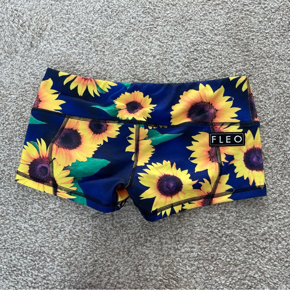 Fleo sunflower shorts